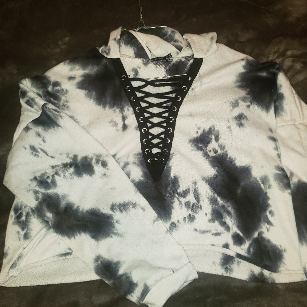 Long-sleeved crop top
